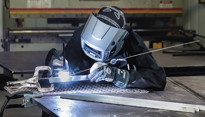 Instructions to Choose the Most Solid Welding Head Shields to Protect You